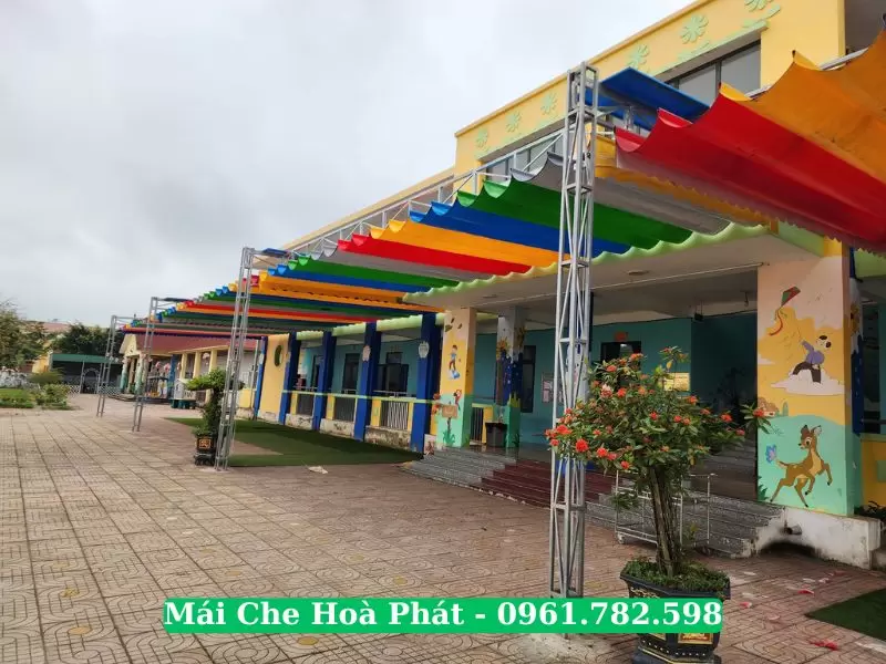 Mái bạt che nắng sân trường
