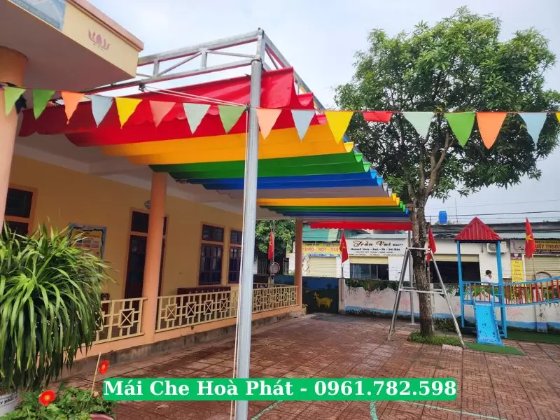Giá mái che sân trường