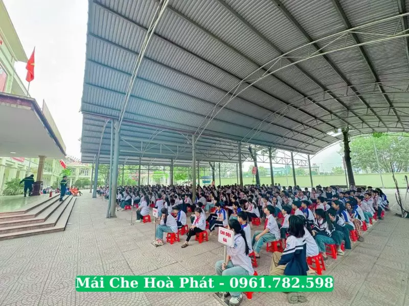 Mái che sân trường cho học sinh