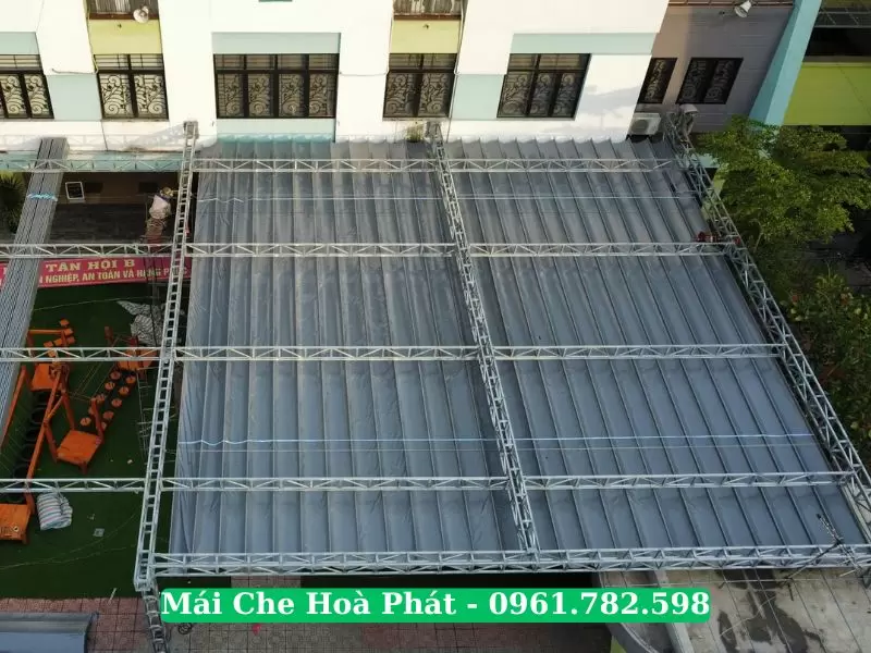Mái che sân trường học