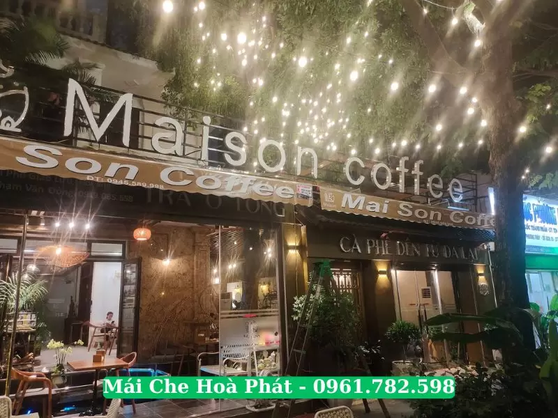 Mái hiên quay tay quán cafe