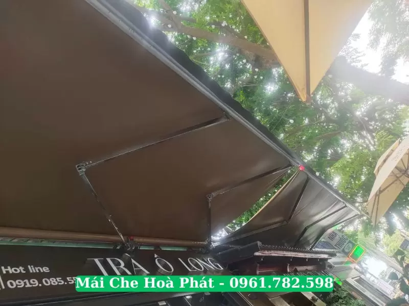 Mái hiên quán cafe ở Cầu Giấy