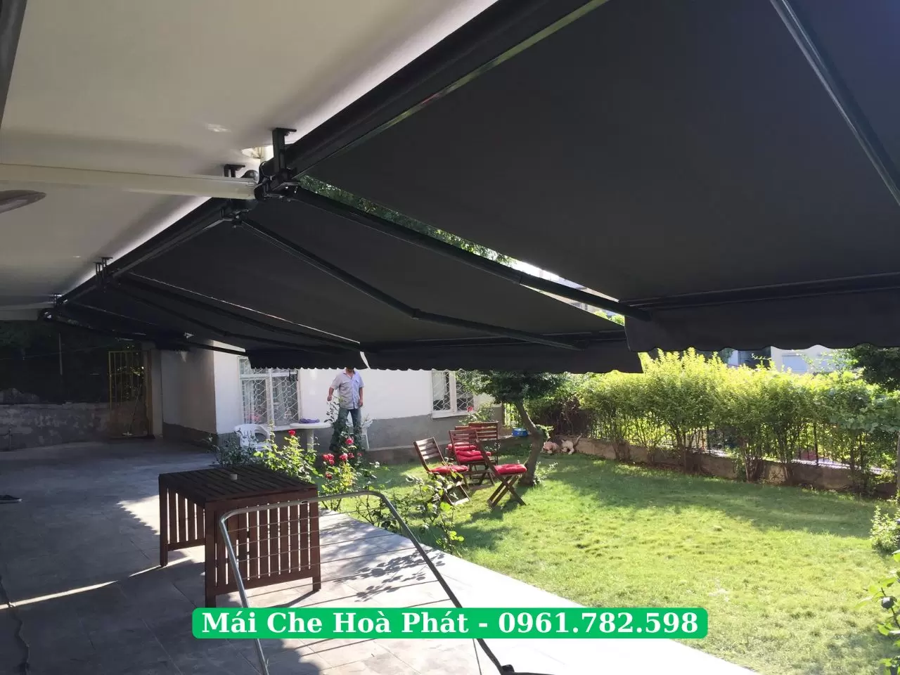 Mái hiên quán cafe điều khiển từ xa