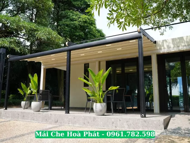 Mái xếp khung nhôm tại hiên nhà
