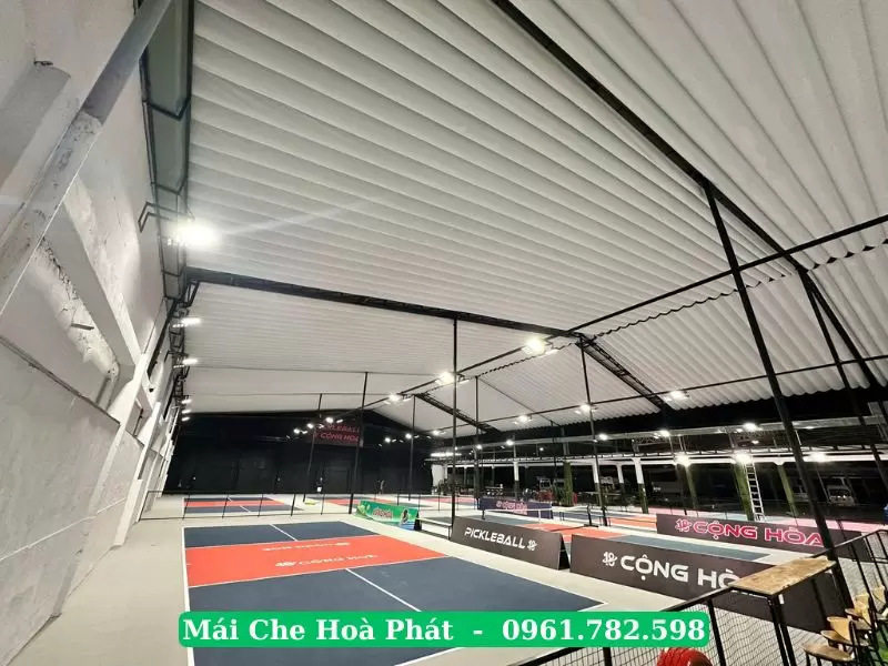 mái xếp lượn sóng sân pickleball