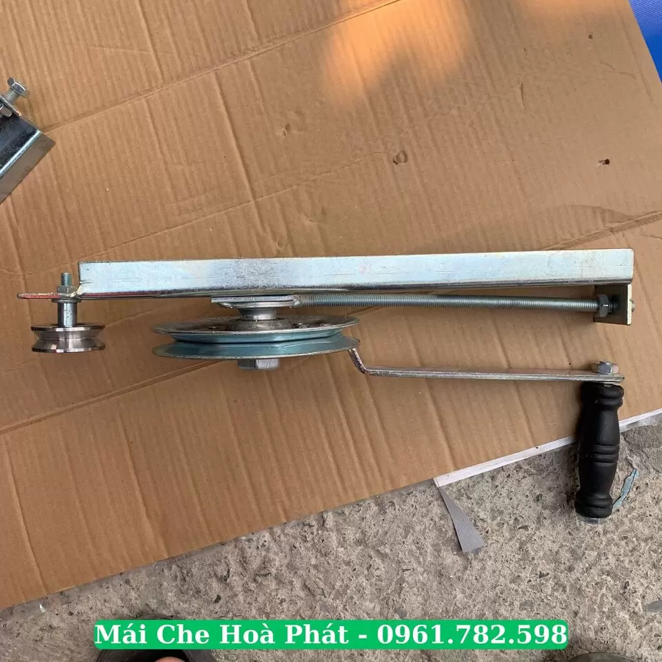 Tay quay bạt xếp lượn sóng