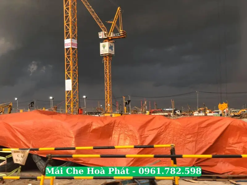 Bạt xanh cam trong xây dựng