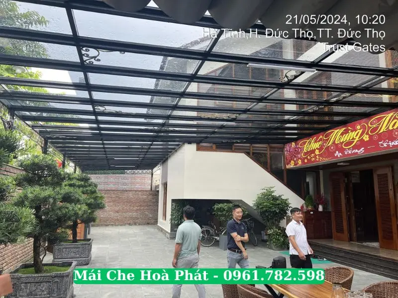 Mái nhựa Polycarbonate biệt thự