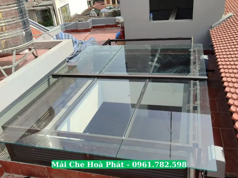 Mái kính che giếng trời