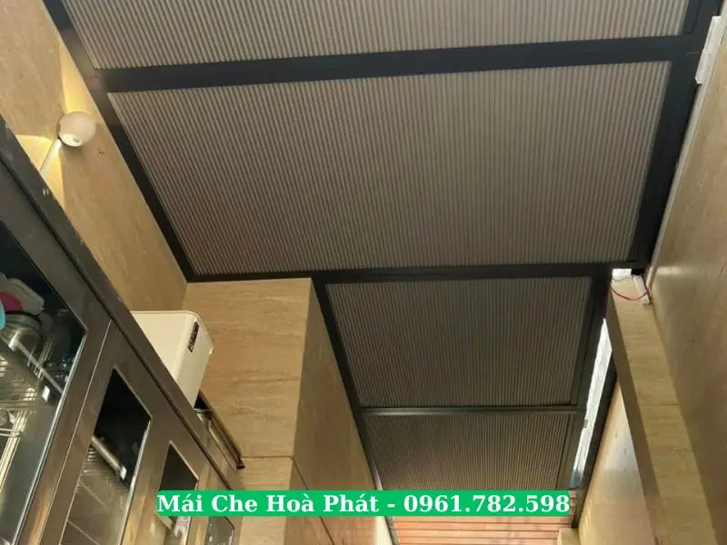 Mẫu rèm bạt che giếng trời