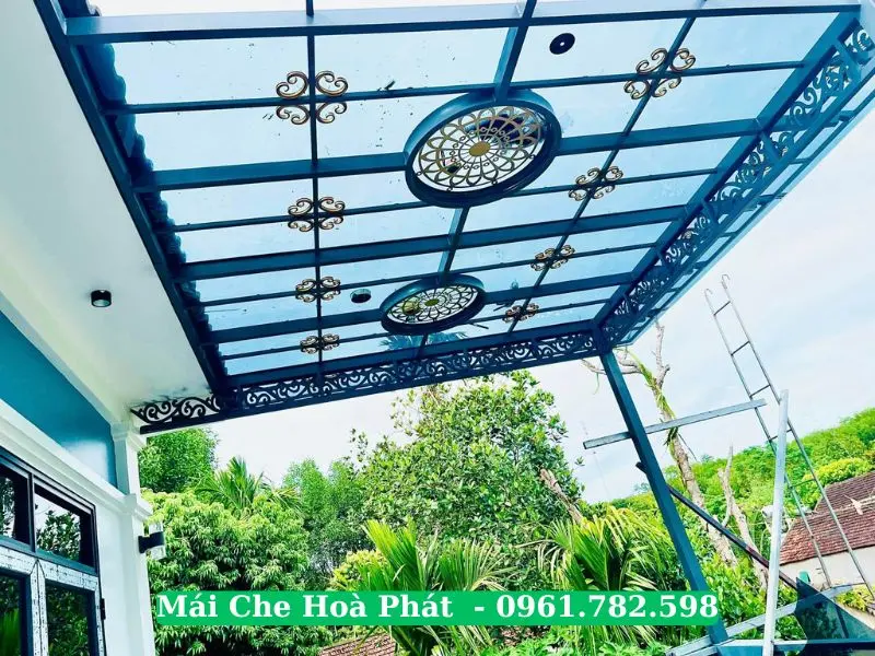 Mái kính nghệ thuật che sân thượng