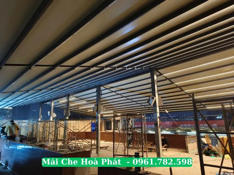 Mái xếp khung nhôm tự động thu kéo