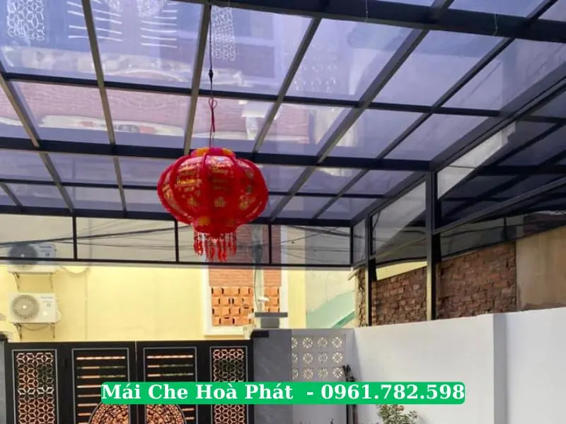 Mái nhựa Polycarbonate sân thượng