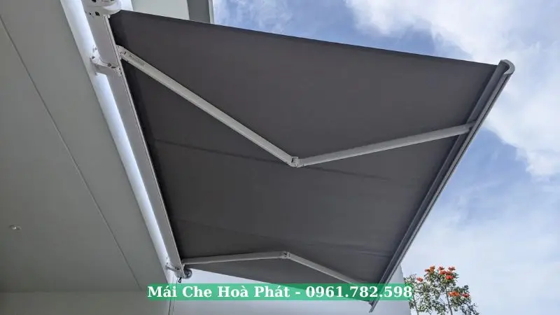 Mái hiên tự động che sân trước tại Ba Đình