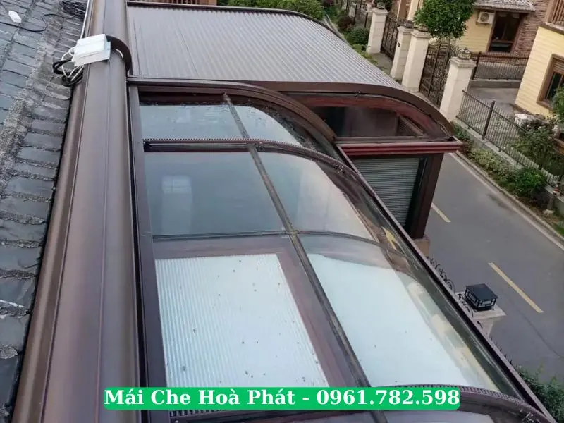 Ray trượt mái nhôm cuốn
