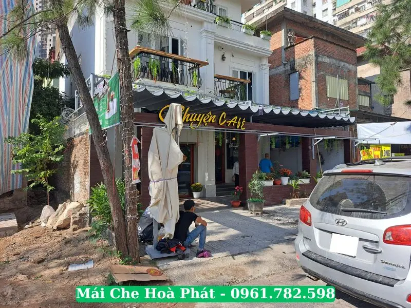 Mái bạt xếp quán Chuyện Cafe