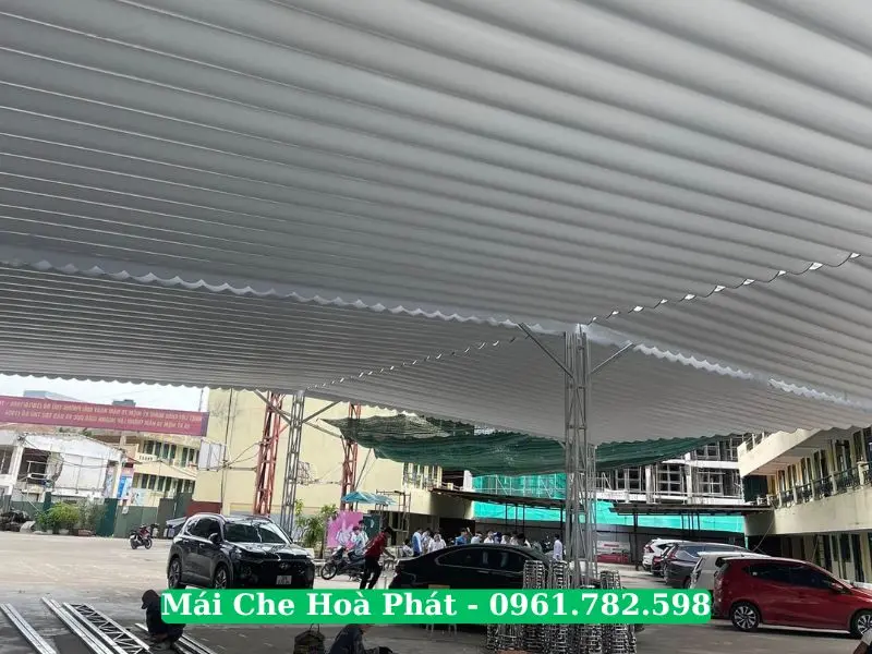 Mái xếp di động che bãi ô tô nhà hàng