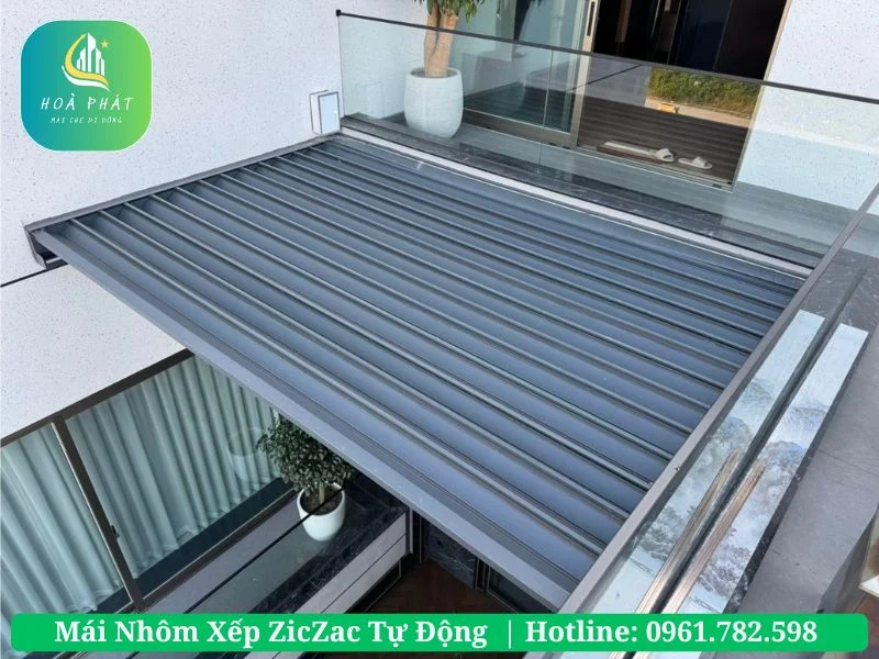 Hệ mái nhôm ziczac tự động tại hiên nhà