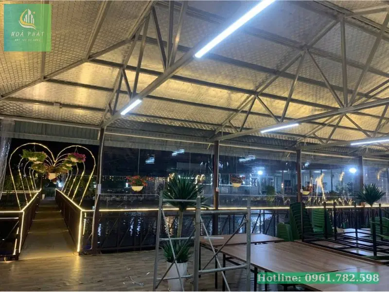 Bạt che mưa, gió trong suốt