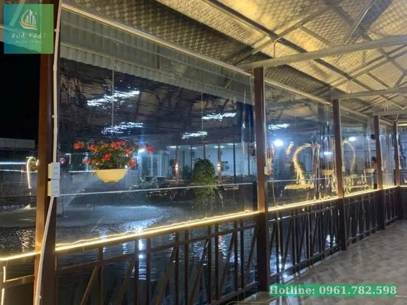 Mái bạt trong suốt che mưa nhà hàng