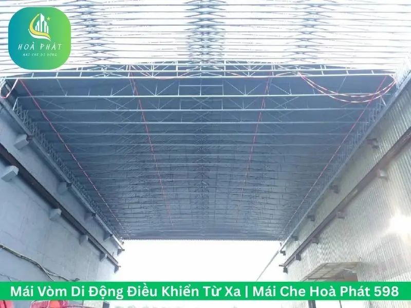Công trình mái che di động giữa 2 khu nhà xưởng