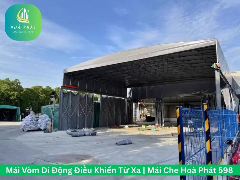 Mái vòm di động và rèm hông cho sân pickleball