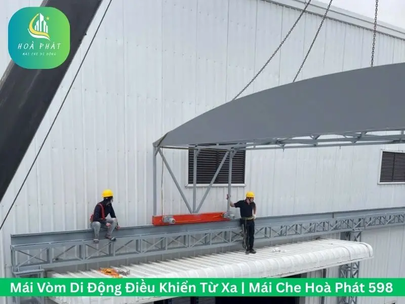 Hệ khung trục được gắn với motor mái vòm tự động